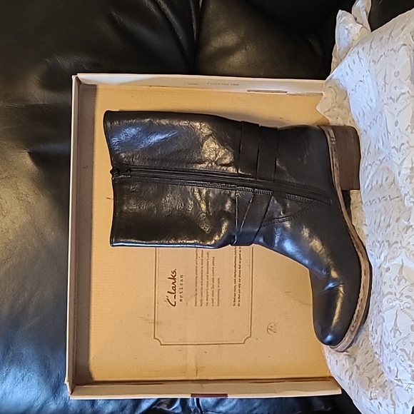 Boots - Picture 2 of 3